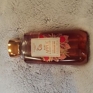 Ruby Apple & Rosewood shower gel